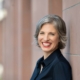 Portrait von Andrea Joost, Kommunikationsexpertin, Rhetoriktrainerin und Keynote Speakerin für wirkungsvolle Kommunikation und souveränes Auftreten