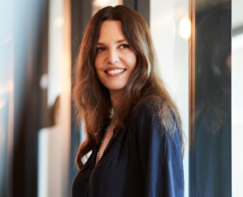 Profilfoto von Kristine Fratz der Redneragentur PODIUM | Vorstellung als Rednerin