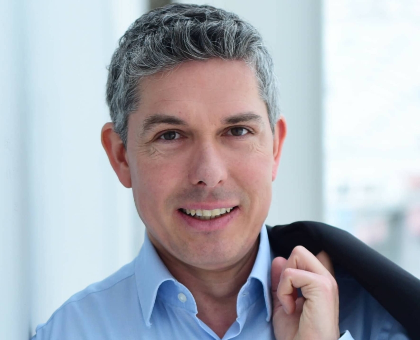 Profilfoto von Tim Cortinovis der Redneragentur PODIUM | Vorstellung als Redner