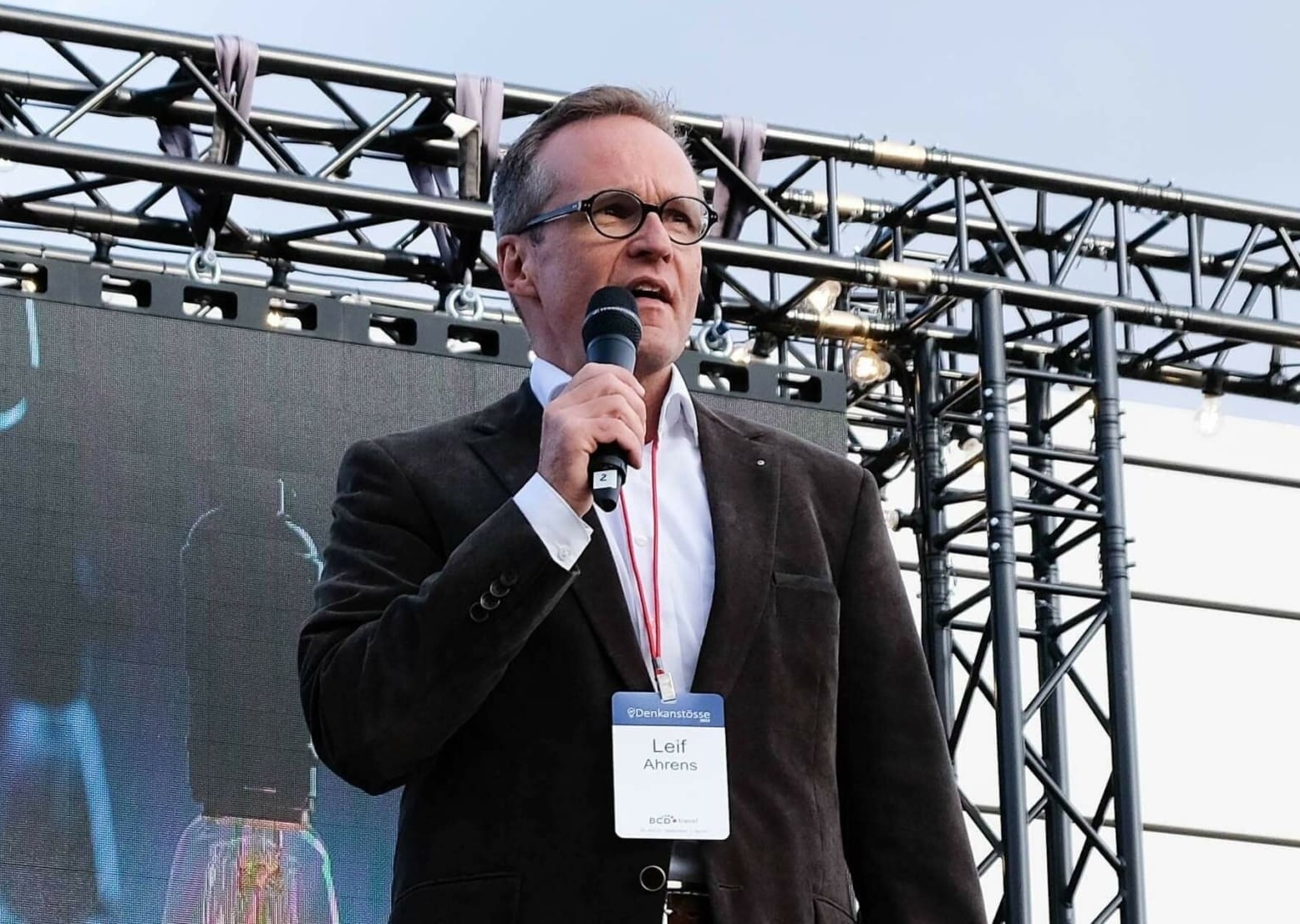 leif-ahrens-buehne
