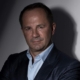 peter-hacker-stehend