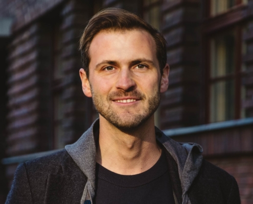 Dr. Henning Beck