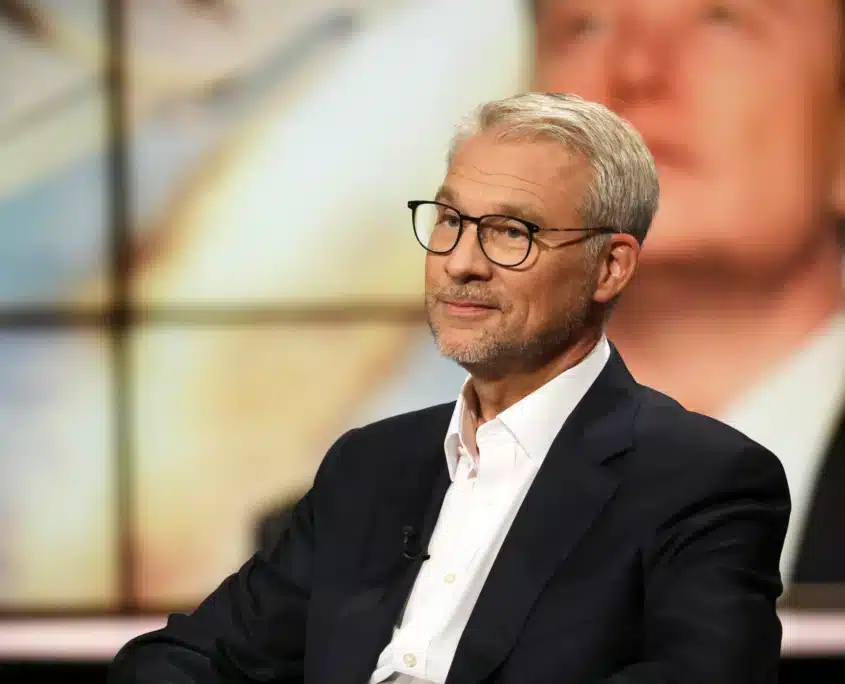 Matthias Spott im Interview über die europäische Raumfahrt, vertreten durch die Redneragentur PODIUM.