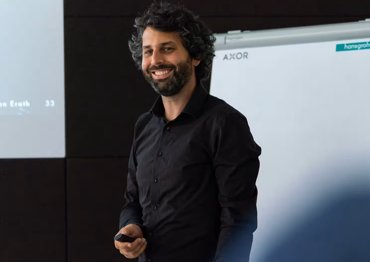 Steffen Erath hält einen Vortrag mit Flipchart bei der Redneragentur PODIUM