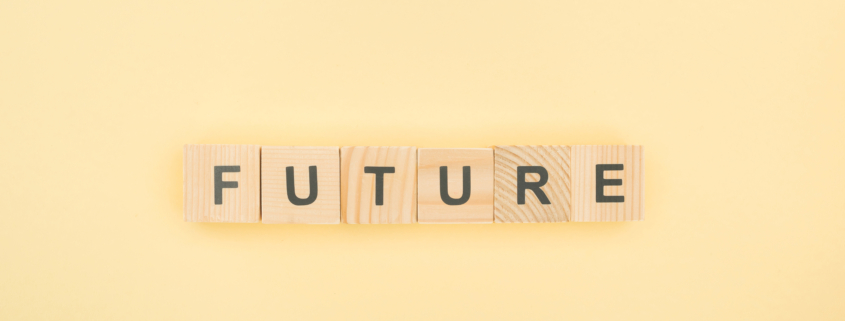 Holzbuchstaben bilden das Wort Zukunft