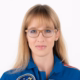 Das Profilbild von Dr. Insa Thiele-Eich bei der Redneragentur PODIUM im Raumanzug vor weißem Hintergrund