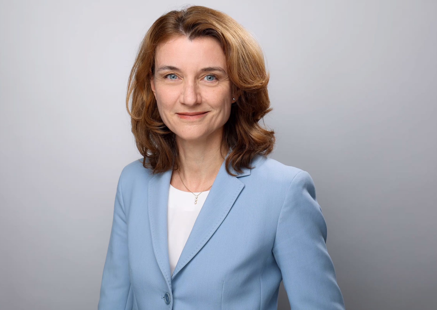 Das Profilbild von Daniela Schwarzer bei der Redneragentur PODIUM – sie überzeugt mit Expertise in internationalen und europäischen Themen.