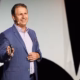Jens-Uwe Meyer auf der Bühne – Profilbild bei der Redneragentur PODIUM Redner