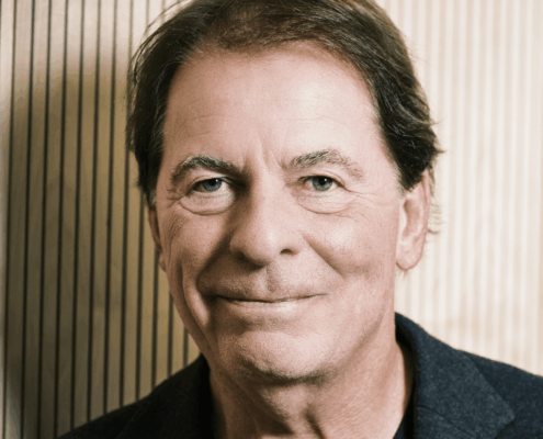 Das Profilbild von Prof. Dr. Peter Buxmann bei der Redneragentur PODIUM zeigt den Wirtschaftsinformatiker und KI-Experten in einem professionellen Portrait mit freundlichem Gesichtsausdruck.