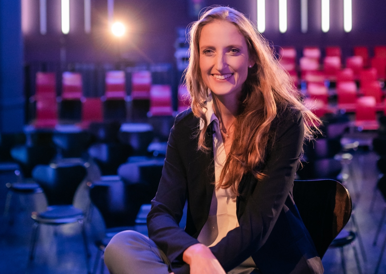 lisa eckhardt speakerin sitzend