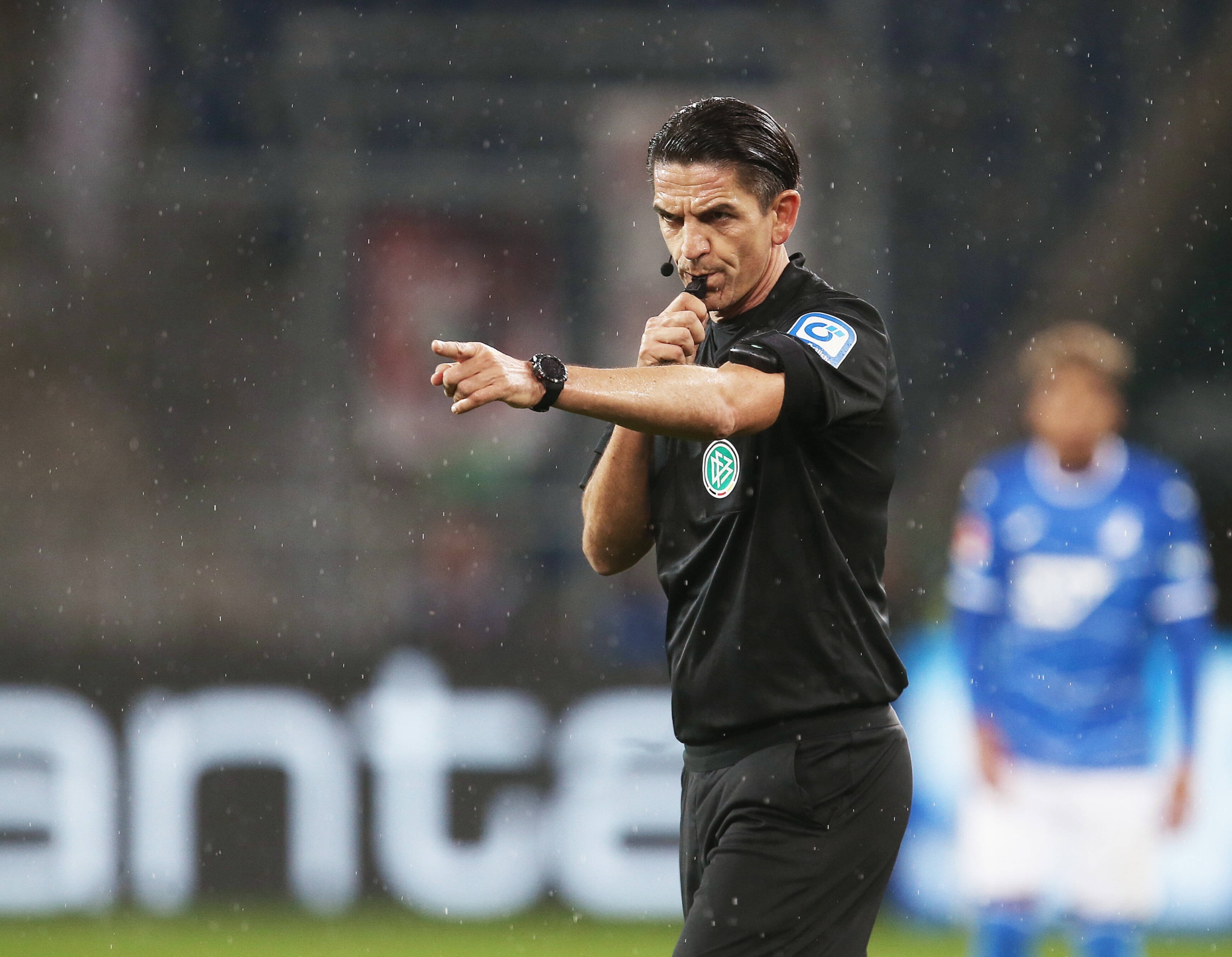 schiedsrichter deniz aytekin . fussball: liga: saison 22/23: tsg 1899 hoffenheim sc freiburg , 7. spieltag, 18.09.2022
